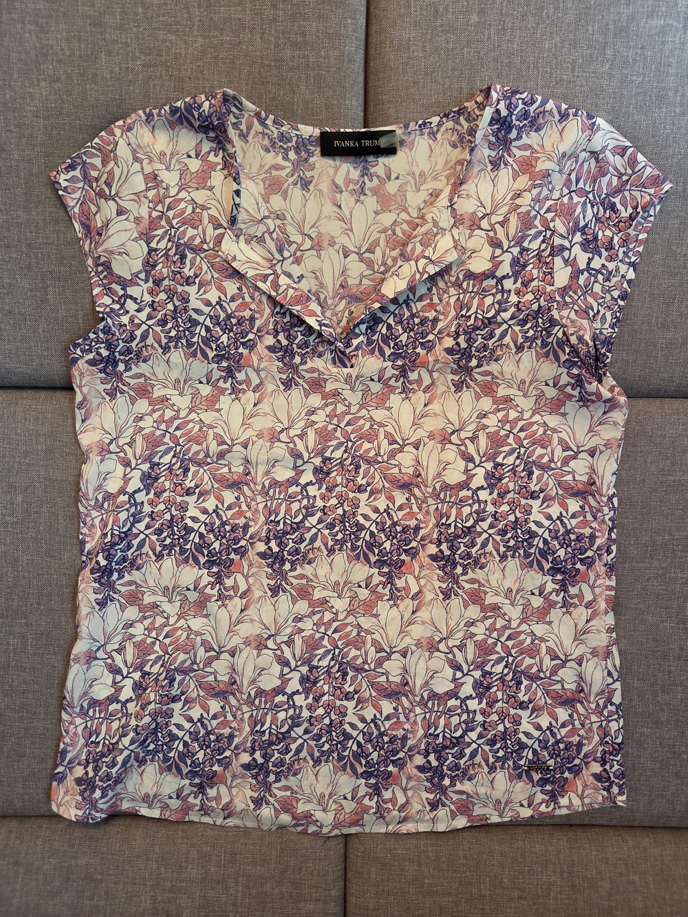 Ivanka Trump Floral V-Neck Cap Sleeve Top in Purple and Pink Small Silky